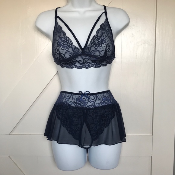 Blue lace three piece lingerie set - Picture 5 of 6